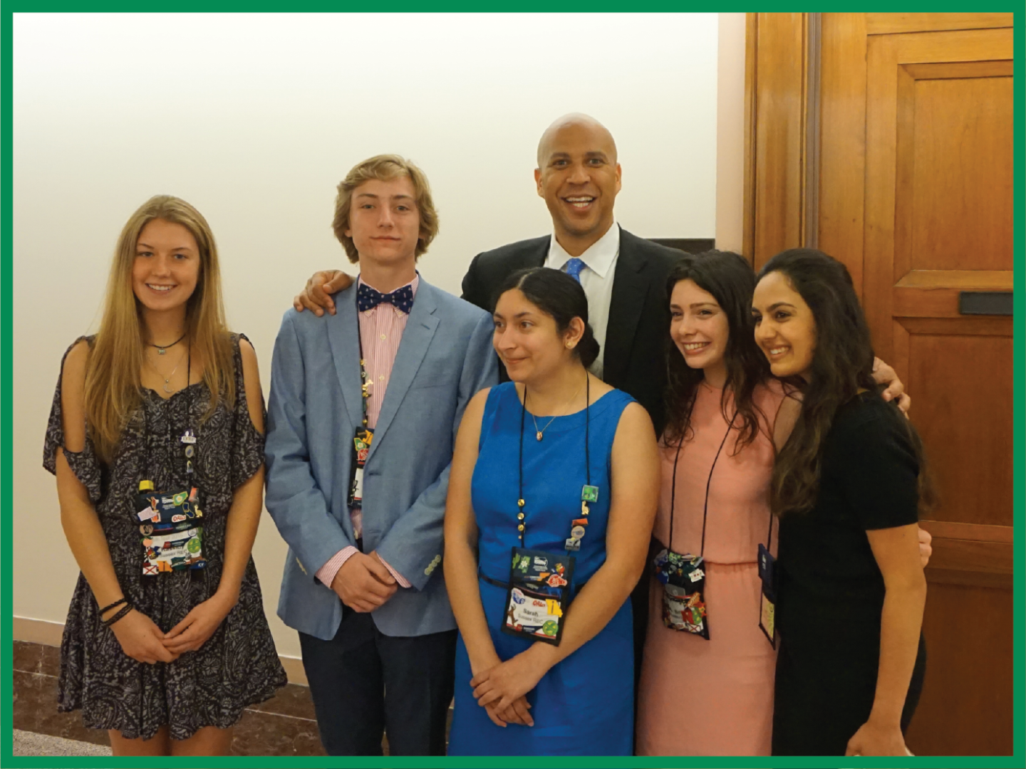 NJ students from 2016's Youth Tour trip pose for a photo with NJ Senator Cory Booker
